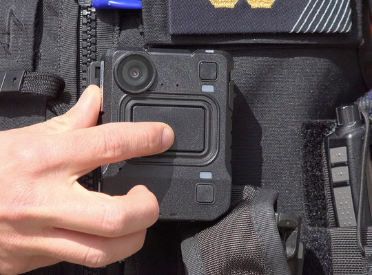Politiezone Het Houtsche neemt eind dit jaar 14 bodycams in gebruik Politiezone Het Houtsche neemt eind dit jaar 14 bodycams in gebruik
