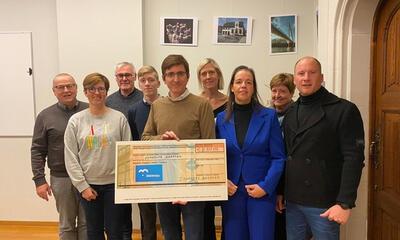 Bestuur met cheque 2022